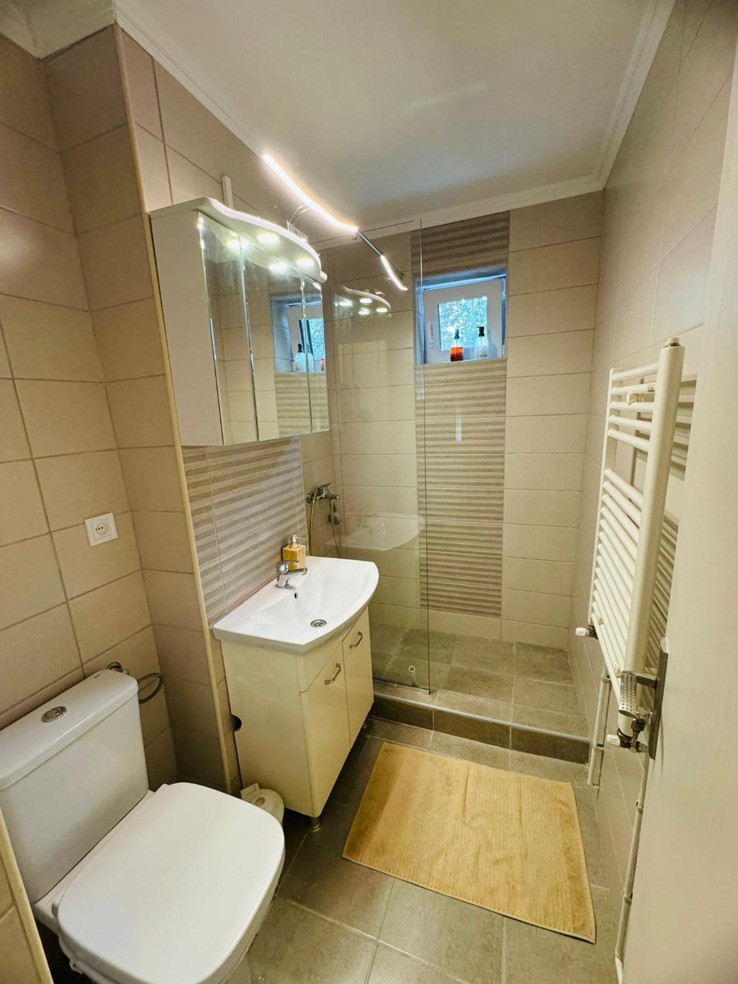 A'S Apartment Onesti Eksteriør bilde